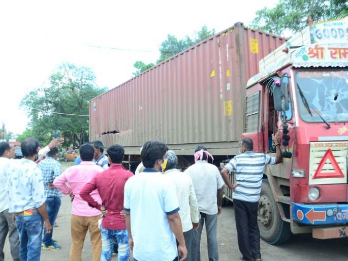 Driver intoxicated ... 35 vehicles blown up at a distance of 25 km | चालक मद्याच्या नशेत तर्रर्र...अन् २५ कि.मी.च्या अंतरात उडविले ३५ वाहने