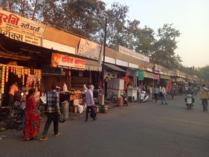 Due to the error of Dhule municipality, the service taxpayers are the sole buyers | धुळे महापालिकेच्या चुकीमुळे गाळेधारकांना सेवाकराचा एकदम भुर्दंड Due to the error of Dhule municipality, the service taxpayers are the sole buyers | धुळे महापालिकेच्या चुकीमुळे गाळेधारकांना सेवाकराचा एकदम भुर्दंड