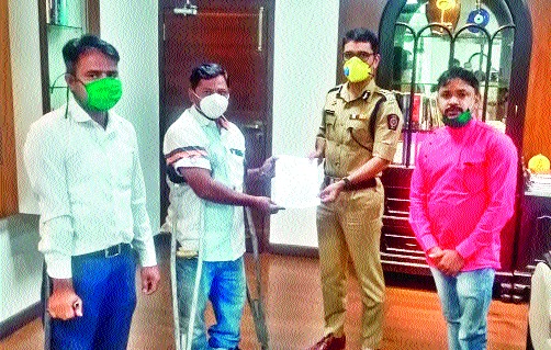 Ignore complaints of disability | दिव्यांगांच्या तक्रारींकडे दुर्लक्ष Ignore complaints of disability | दिव्यांगांच्या तक्रारींकडे दुर्लक्ष