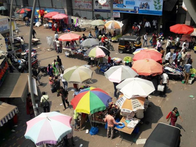 There should be an efficient officer to take action against Dombivli hawkers | डोंबिवलीत फेरीवाल्यांवर कारवाईसाठी कार्यक्षम अधिकारीच हवेत There should be an efficient officer to take action against Dombivli hawkers | डोंबिवलीत फेरीवाल्यांवर कारवाईसाठी कार्यक्षम अधिकारीच हवेत