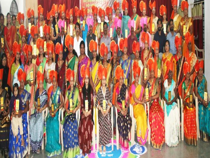 Felicitations of National, International players by District Fencing Association | जिल्हा तलवारबाजी संघटनेतर्फे राष्ट्रीय, आंतरराष्ट्रीय खेळाडूंच्या मातांचा सत्कार Felicitations of National, International players by District Fencing Association | जिल्हा तलवारबाजी संघटनेतर्फे राष्ट्रीय, आंतरराष्ट्रीय खेळाडूंच्या मातांचा सत्कार