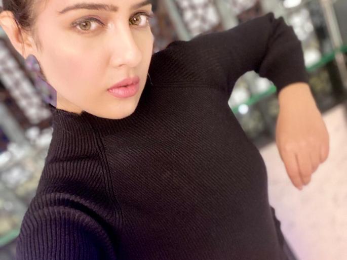 Knife attack on actress who refuses love | प्रेमास नकार देणाऱ्या अभिनेत्रीवर चाकूहल्ला