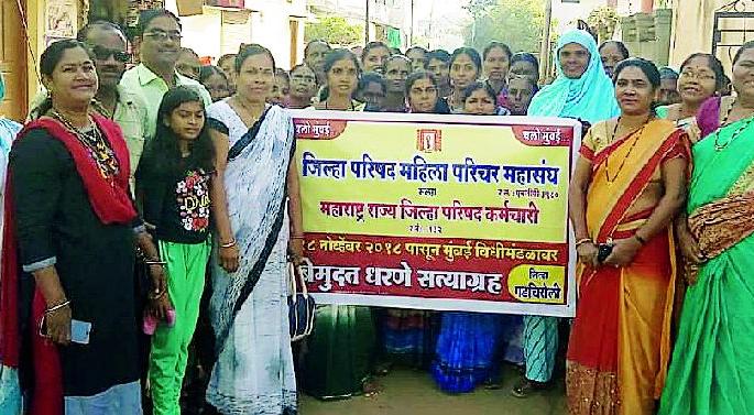 Inspect women councils on the legislature | महिला परिचरांचे विधिमंडळावर धरणे