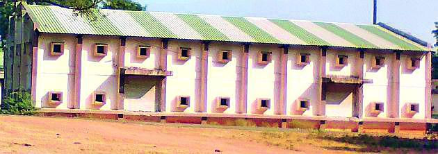 Warehouse construction payment | गोदाम बांधकामाचे देयक रखडले Warehouse construction payment | गोदाम बांधकामाचे देयक रखडले