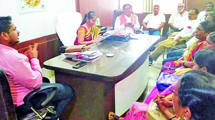 Suspension of the members of the Parliament | पं.स.सदस्यांचे उपोषण स्थगित Suspension of the members of the Parliament | पं.स.सदस्यांचे उपोषण स्थगित