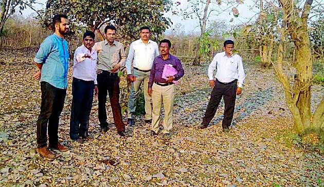 Collector Dechalipetha reached Kishtwar | जिल्हाधिकारी देचलीपेठा, किष्टापुरात पोहोचले Collector Dechalipetha reached Kishtwar | जिल्हाधिकारी देचलीपेठा, किष्टापुरात पोहोचले