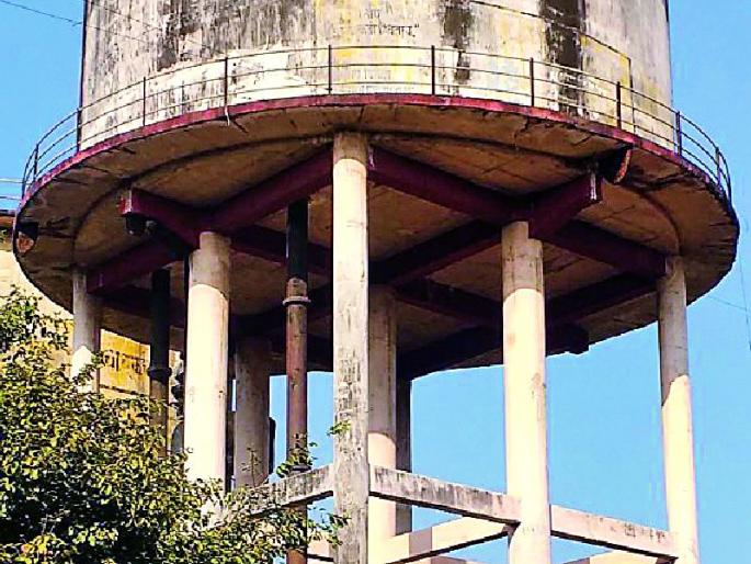 Watercolor owners' protection on the water tank | पाण्याच्या टाकीवर चढून पानठेलाधारकांची वीरूगिरी