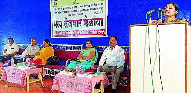  1,137 attendance of youth in the employment gathering | रोजगार मेळाव्यात १,१३७ युवकांची उपस्थिती