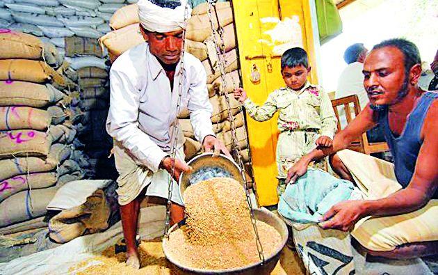 Ration distribution in old age | रेशनचे धान्य वाटप जुन्याच पद्धतीने