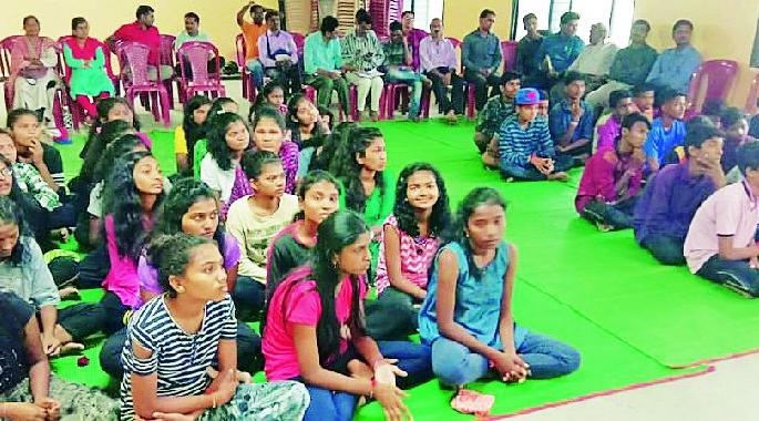 Eliminating the superstition among the tribal students | आदिवासी विद्यार्थ्यांमधील अंधश्रद्धा दूर करणार Eliminating the superstition among the tribal students | आदिवासी विद्यार्थ्यांमधील अंधश्रद्धा दूर करणार