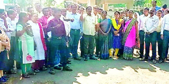 Demonstrations of government employees | सरकारी कर्मचाऱ्यांची निदर्शने Demonstrations of government employees | सरकारी कर्मचाऱ्यांची निदर्शने