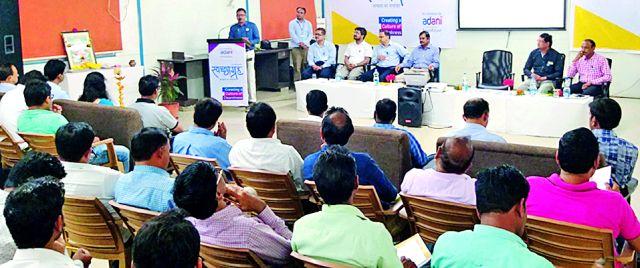 Cleanliness of the villagers from cleanliness drive | स्वच्छताग्रहातून गावकऱ्यांचा स्वच्छतेचा संकल्प Cleanliness of the villagers from cleanliness drive | स्वच्छताग्रहातून गावकऱ्यांचा स्वच्छतेचा संकल्प