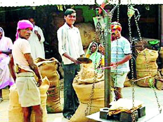 Confusion at Gothagogan Paddy purchase center | गोठणगाव धान खरेदी केंद्रावर गोंधळ Confusion at Gothagogan Paddy purchase center | गोठणगाव धान खरेदी केंद्रावर गोंधळ