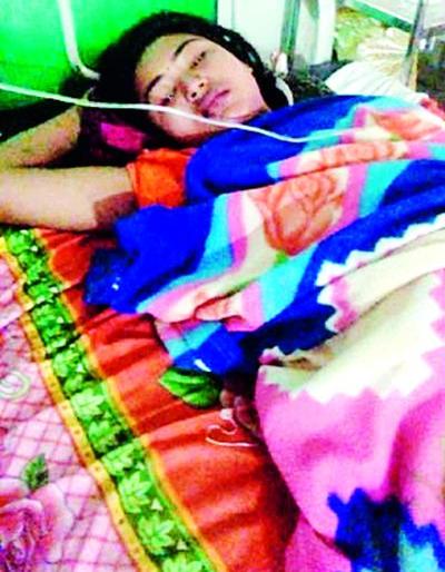 Due to the lack of treatment of the doctor, the death of the child in the stomach | डॉक्टरांच्या हलगर्जीपणामुळे पोटातील बाळाचा मृत्यू Due to the lack of treatment of the doctor, the death of the child in the stomach | डॉक्टरांच्या हलगर्जीपणामुळे पोटातील बाळाचा मृत्यू