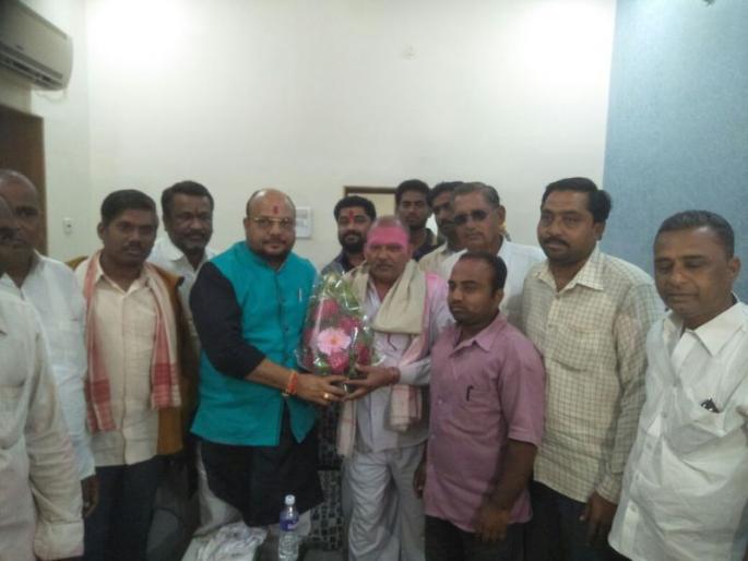 Jalgaon and Dharangaon taluka, 16 grams of 24 Shivsena's claim above | जळगाव व धरणगाव तालुक्यात २४ पैकी १६ ग्रा.पं. वर शिवसेनेचा दावा Jalgaon and Dharangaon taluka, 16 grams of 24 Shivsena's claim above | जळगाव व धरणगाव तालुक्यात २४ पैकी १६ ग्रा.पं. वर शिवसेनेचा दावा