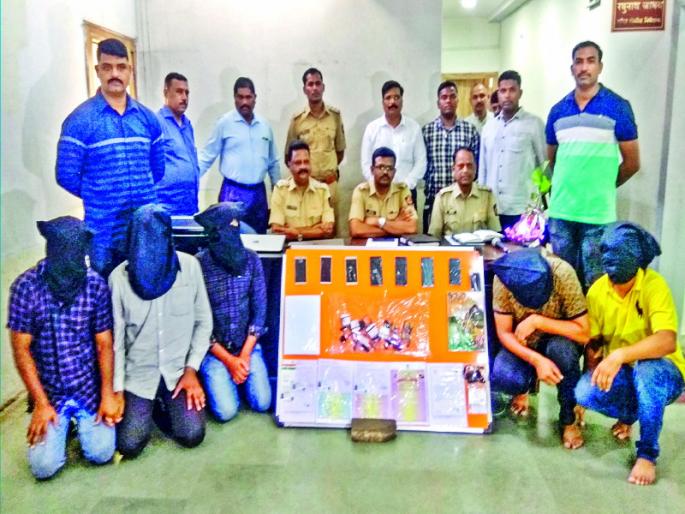 fake RTE Entrance Group arrested in pune | पुणे येथे बनावट आरटीई प्रवेश मिळवून देणारी टोळी जेरबंद fake RTE Entrance Group arrested in pune | पुणे येथे बनावट आरटीई प्रवेश मिळवून देणारी टोळी जेरबंद