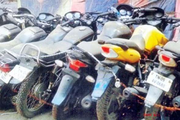  Two unemployed bikes eat dust for six years | बेवारस दुचाकी सहा वर्षापासून धूळ खात
