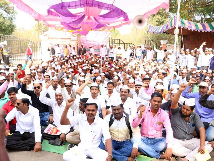  District Kacheri Dhadkal 'Morcha' | जिल्हा कचेरीवर धडकला ‘मोर्चा’