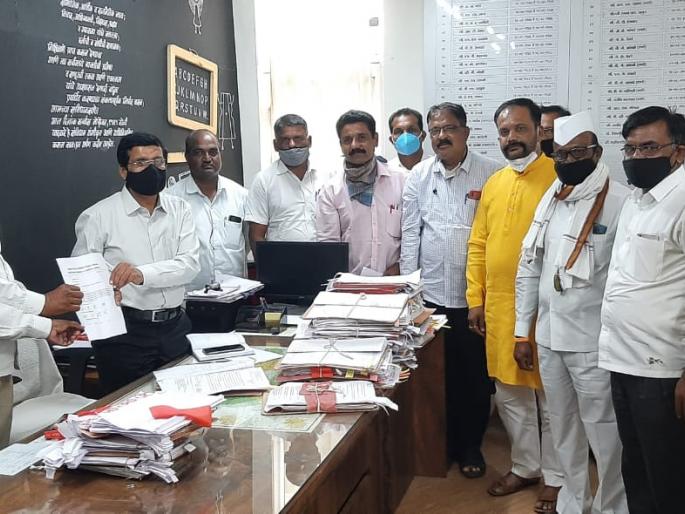 Schools with low enrollment should not be closed | कमी पटसंख्येच्या शाळा बंद करू नयेत Schools with low enrollment should not be closed | कमी पटसंख्येच्या शाळा बंद करू नयेत