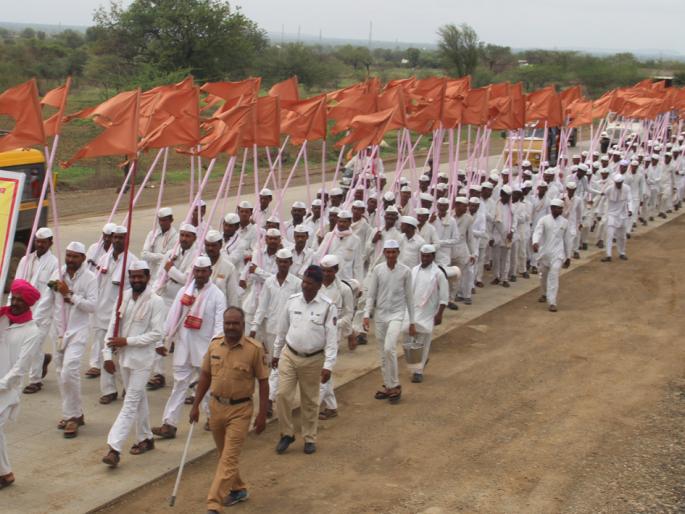 A devotional environment with a refrain of relaxation | टाळ-मृदंगाच्या तालाने भक्तीमय वातावरण A devotional environment with a refrain of relaxation | टाळ-मृदंगाच्या तालाने भक्तीमय वातावरण