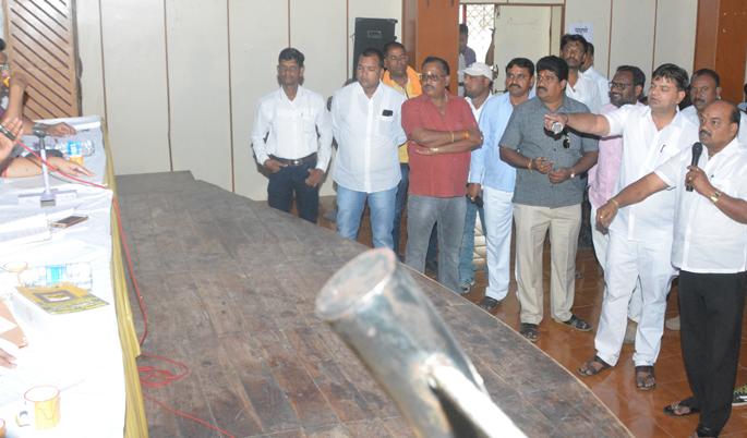 Committee for maintainance of water works | जलवाहिनी कामावर देखरेखीसाठी समिती नेमा Committee for maintainance of water works | जलवाहिनी कामावर देखरेखीसाठी समिती नेमा