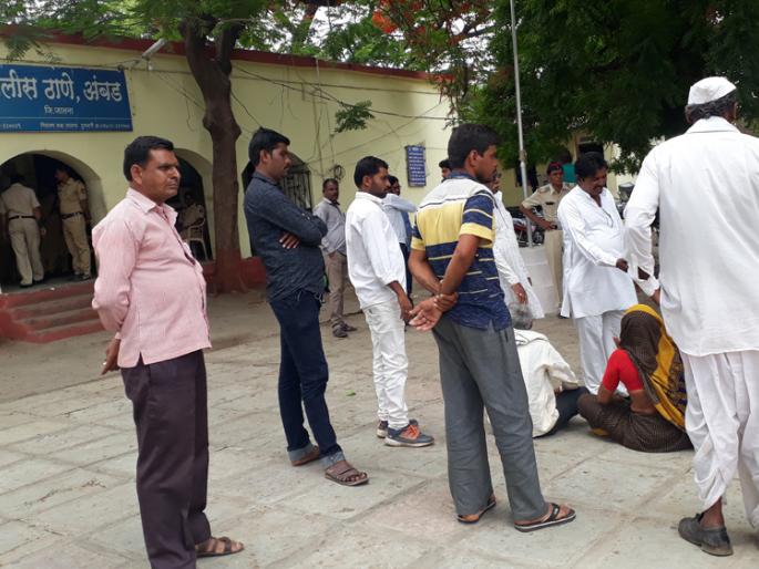 Youth's murder in Karjat | कर्जत येथे युवकाचा निर्घृण खून Youth's murder in Karjat | कर्जत येथे युवकाचा निर्घृण खून