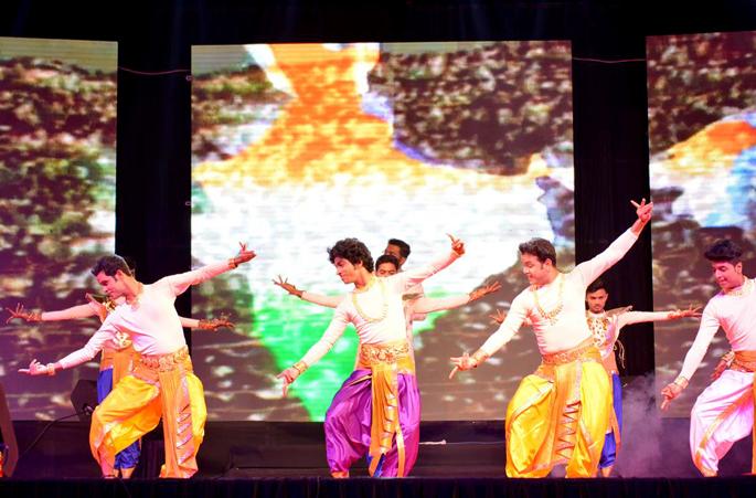 'Sarzamine' awakens patriotism | ‘सरजमीन’ ने जागले देशभक्तीचे स्फुल्लिंग 'Sarzamine' awakens patriotism | ‘सरजमीन’ ने जागले देशभक्तीचे स्फुल्लिंग