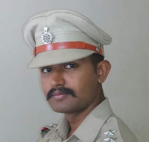 Special Service Police Medal for Kashodia's Deepak, blamed by the darkness of adversity | प्रतिकुलतेच्या काळोखातून उजळलेल्या कासोद्याच्या ‘दीपक’ला विशेष सेवा पोलीस पदक Special Service Police Medal for Kashodia's Deepak, blamed by the darkness of adversity | प्रतिकुलतेच्या काळोखातून उजळलेल्या कासोद्याच्या ‘दीपक’ला विशेष सेवा पोलीस पदक