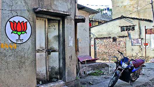 BJP propaganda by 'Lakshmi Kamal' | ‘लक्ष्मी’ कमळाच्या आडून भाजपचा प्रचार