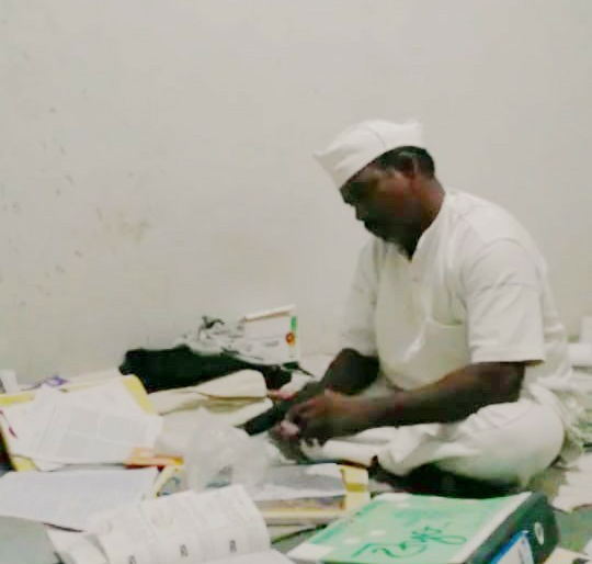 Kambal Jail imprisoned for pistol, cellphone and cell phones | कळंबा कारागृहात कैद्याकडे चक्क पिस्तूल, मोबाईल;वाई हत्याकांडातील संतोष पोळने केला स्वत:चा व्हिडीओ