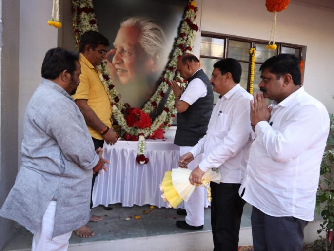 Greetings to the great poet | महाकवीला अभिवादन Greetings to the great poet | महाकवीला अभिवादन