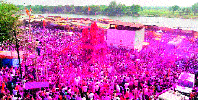 So far, Mhasavadnagar was bathed in slavery | अवघी म्हसवडनगरी गुलालात न्हाली