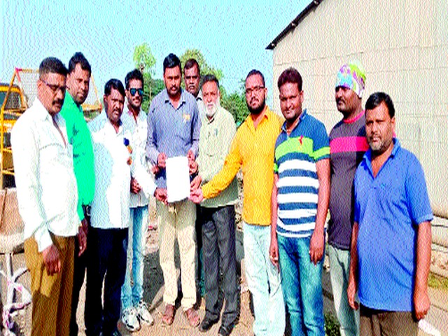 Demand for repair of overbridge | ओव्हरब्रिजच्या दुरुस्तीची मागणी Demand for repair of overbridge | ओव्हरब्रिजच्या दुरुस्तीची मागणी