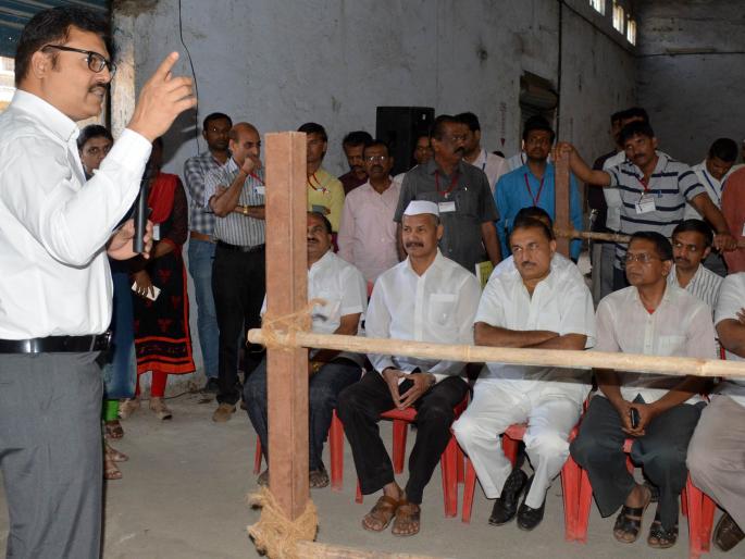 The combination of electoral machinery in front of the political parties | राजकीय पक्षांसमक्ष मतदार यंत्रांची सरमिसळ