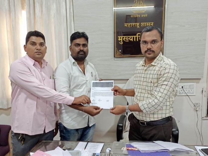 Ripai's finger on the inefficiency of Nandgaon administration | नांदगावला प्रशासनाच्या अकार्यक्षमतेवर रिपाइंचे बोट Ripai's finger on the inefficiency of Nandgaon administration | नांदगावला प्रशासनाच्या अकार्यक्षमतेवर रिपाइंचे बोट