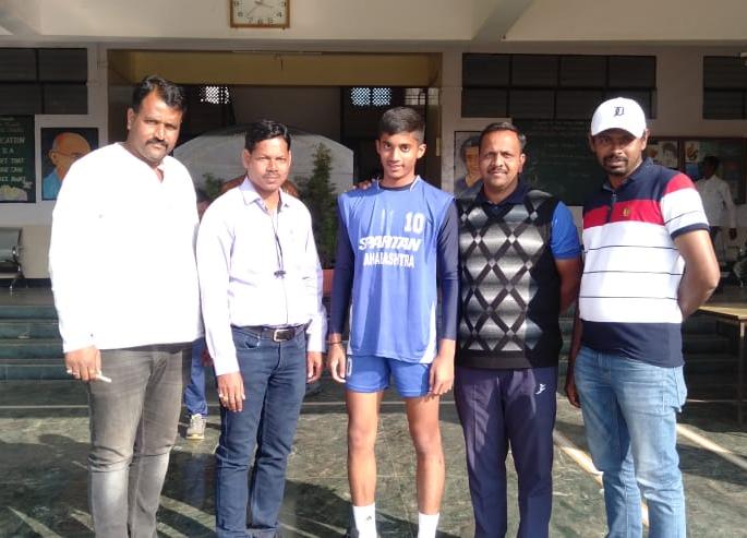  Nashik's Atharva Nath was selected in the Maharashtra volleyball team | नाशिकच्या अथर्व नाठे याची महाराष्ट्र व्हॉलीबॉल संघात निवड