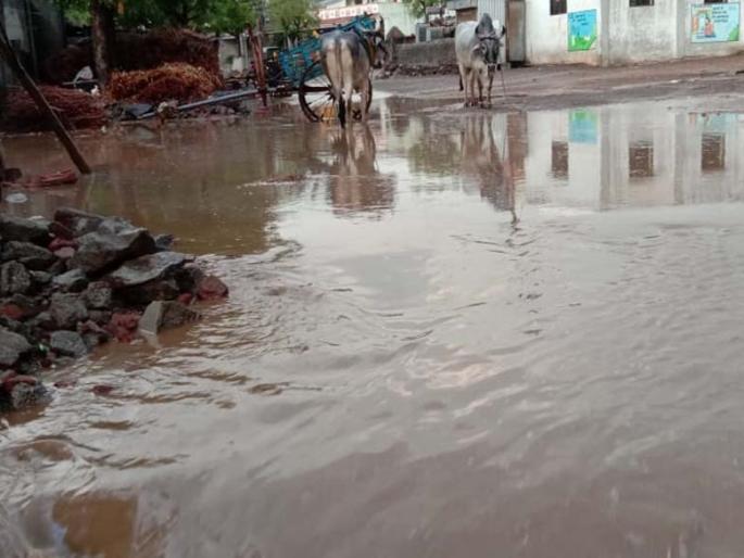 Heavy rain with hail in many parts of the district | जिल्ह्यातील अनेक भागात गारपीटसह जोरदार पाऊस Heavy rain with hail in many parts of the district | जिल्ह्यातील अनेक भागात गारपीटसह जोरदार पाऊस