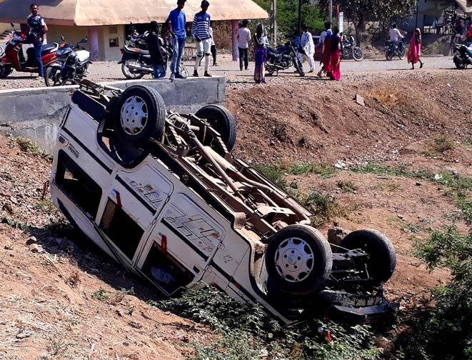 One killed in a jeep-bike accident | जीप-दुचाकी अपघातात एक ठार One killed in a jeep-bike accident | जीप-दुचाकी अपघातात एक ठार