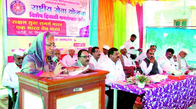 Students should maintain social interest | विद्यार्थ्यांनी सामाजिक हित जपावे Students should maintain social interest | विद्यार्थ्यांनी सामाजिक हित जपावे