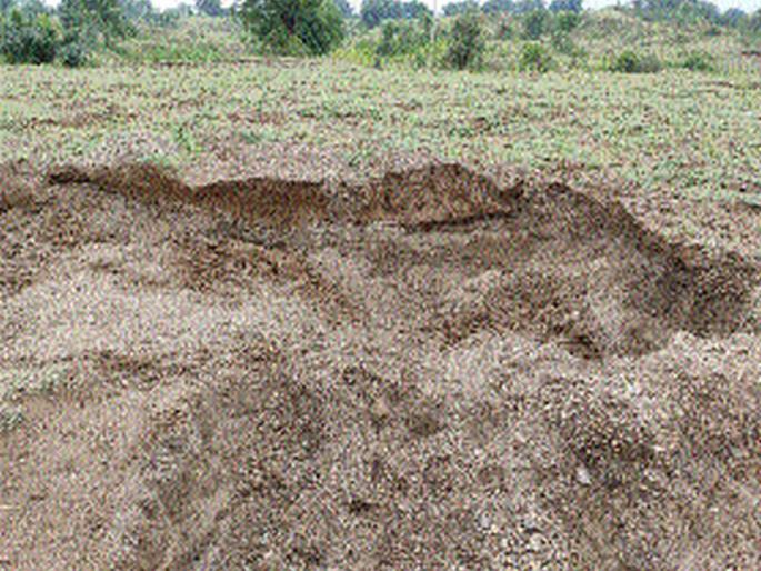 Subsidiary mineral waste with revenue dipping | महसूल बुडवून गौण खनिजाचा उपसा Subsidiary mineral waste with revenue dipping | महसूल बुडवून गौण खनिजाचा उपसा