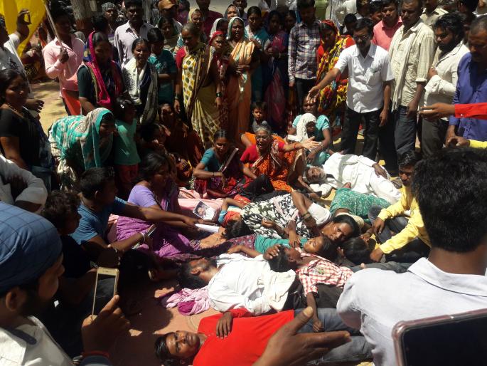 A frontal attack on Matang Samaj's on-duty police station | वाकडीतील मातंग समाजाचा पहूर पोलीस स्टेशनवर मोर्चा A frontal attack on Matang Samaj's on-duty police station | वाकडीतील मातंग समाजाचा पहूर पोलीस स्टेशनवर मोर्चा