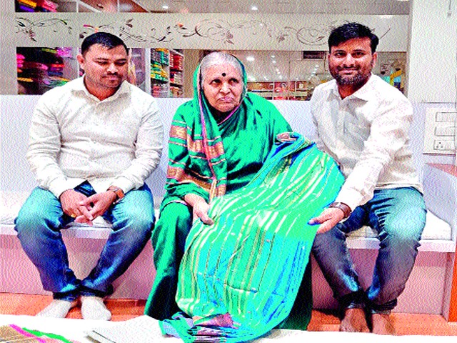 Paithani gives Jalgaon Neur a new identity | पैठणीने दिली जळगाव नेऊरला नवी ओळख Paithani gives Jalgaon Neur a new identity | पैठणीने दिली जळगाव नेऊरला नवी ओळख