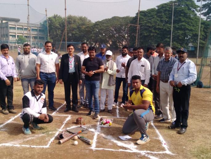 Diamond college bet on inter-divisional baseball competition | आंतर विभागीय बेसबॉल स्पर्धेत हिरे महाविद्यालयाची बाजी Diamond college bet on inter-divisional baseball competition | आंतर विभागीय बेसबॉल स्पर्धेत हिरे महाविद्यालयाची बाजी