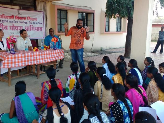 Awakening from voter registration through a single experiment | एकपात्री प्रयोगातून मतदार नोंदणीसांी प्रबोधन Awakening from voter registration through a single experiment | एकपात्री प्रयोगातून मतदार नोंदणीसांी प्रबोधन