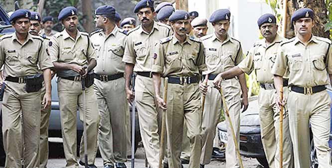 Exile to 20 illegal businessmen from Kolhapur district | कोल्हापूर जिल्ह्यातून वीस अवैध धंदेवाईकांना हद्दपार Exile to 20 illegal businessmen from Kolhapur district | कोल्हापूर जिल्ह्यातून वीस अवैध धंदेवाईकांना हद्दपार