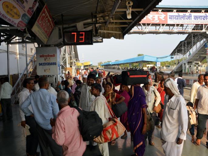 Parbhani: Disadvantages of passengers due to cancellation of trains | परभणी : गाड्या रद्द झाल्याने प्रवाशांची गैरसोय Parbhani: Disadvantages of passengers due to cancellation of trains | परभणी : गाड्या रद्द झाल्याने प्रवाशांची गैरसोय
