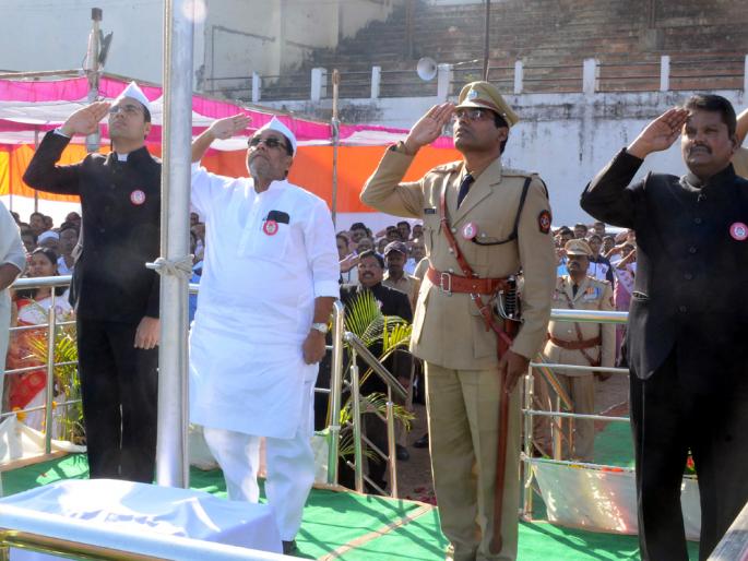 Parbhani: Strengthen democracy by forgetting discrimination - Nawab Malik | परभणी : भेदभाव विसरुन लोकशाही बळकट करा-नवाब मलिक Parbhani: Strengthen democracy by forgetting discrimination - Nawab Malik | परभणी : भेदभाव विसरुन लोकशाही बळकट करा-नवाब मलिक