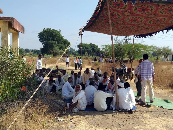 Parbhani: Village dwellers of five villages | परभणी : पाच गावांतील ग्रामस्थांचा ठिय्या
