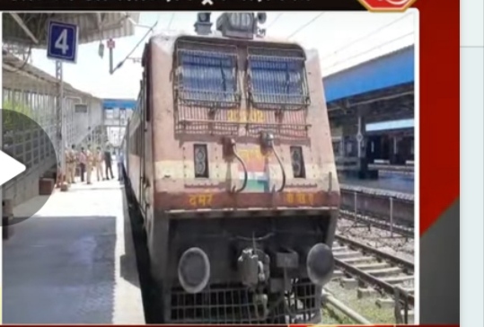 Isolation coach train entry | आयसोलेशन कोचची रेल्वे दाखल