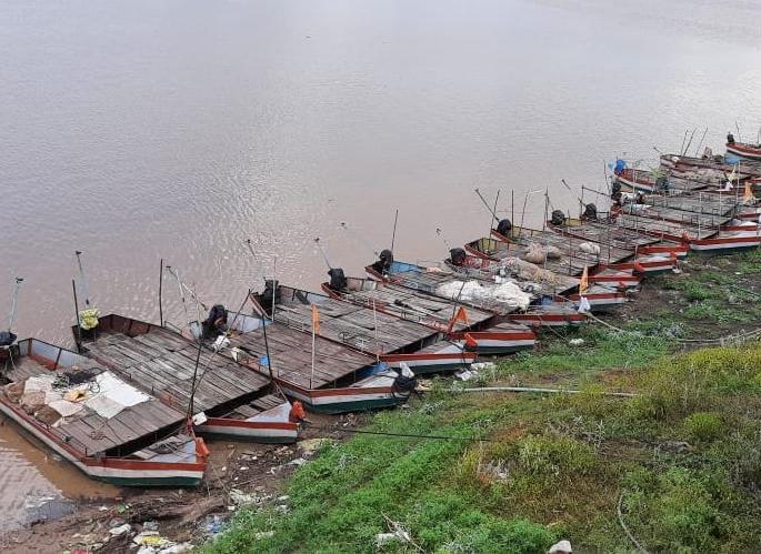The crowd at the Tapi-Purna confluence for the North work is inhumane due to the corona | उत्तर कार्यासाठी तापी-पूर्णा संगमावर होणारी गर्दी कोरोनामुळे निर्मनुष्य